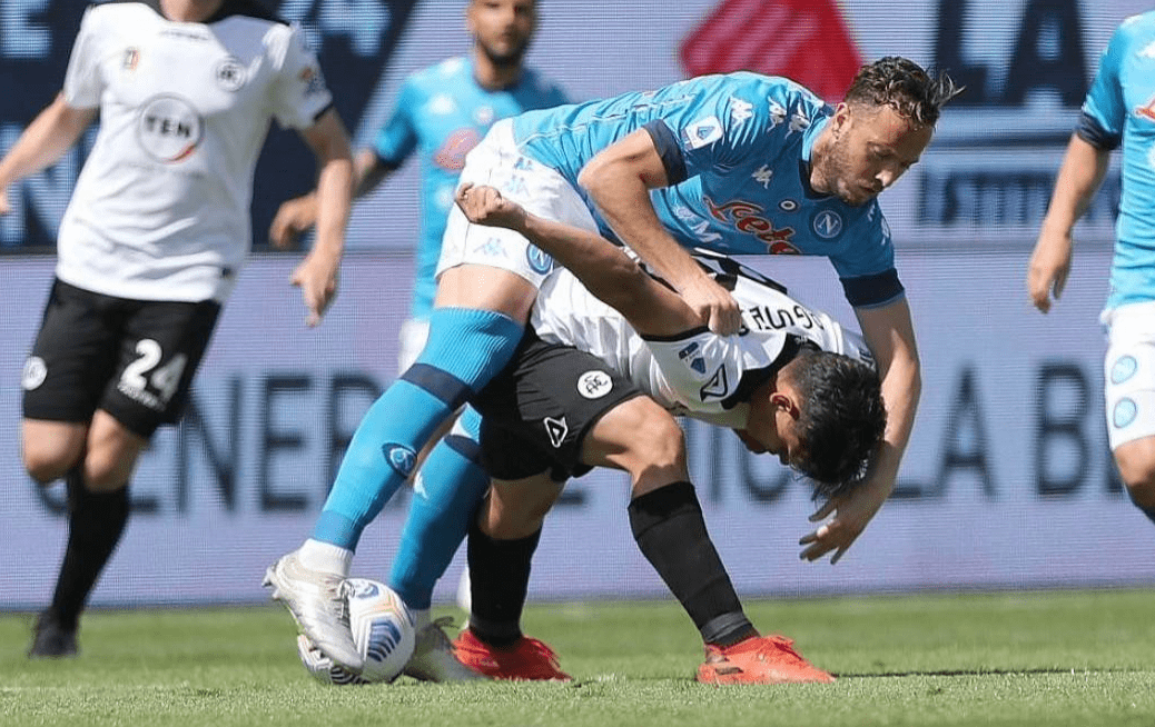 荷兰鏖战那不勒斯,弗拉霍维奇关键制胜的简单介绍 荷兰鏖战那不勒斯,弗拉霍维奇关键制胜的简单介绍