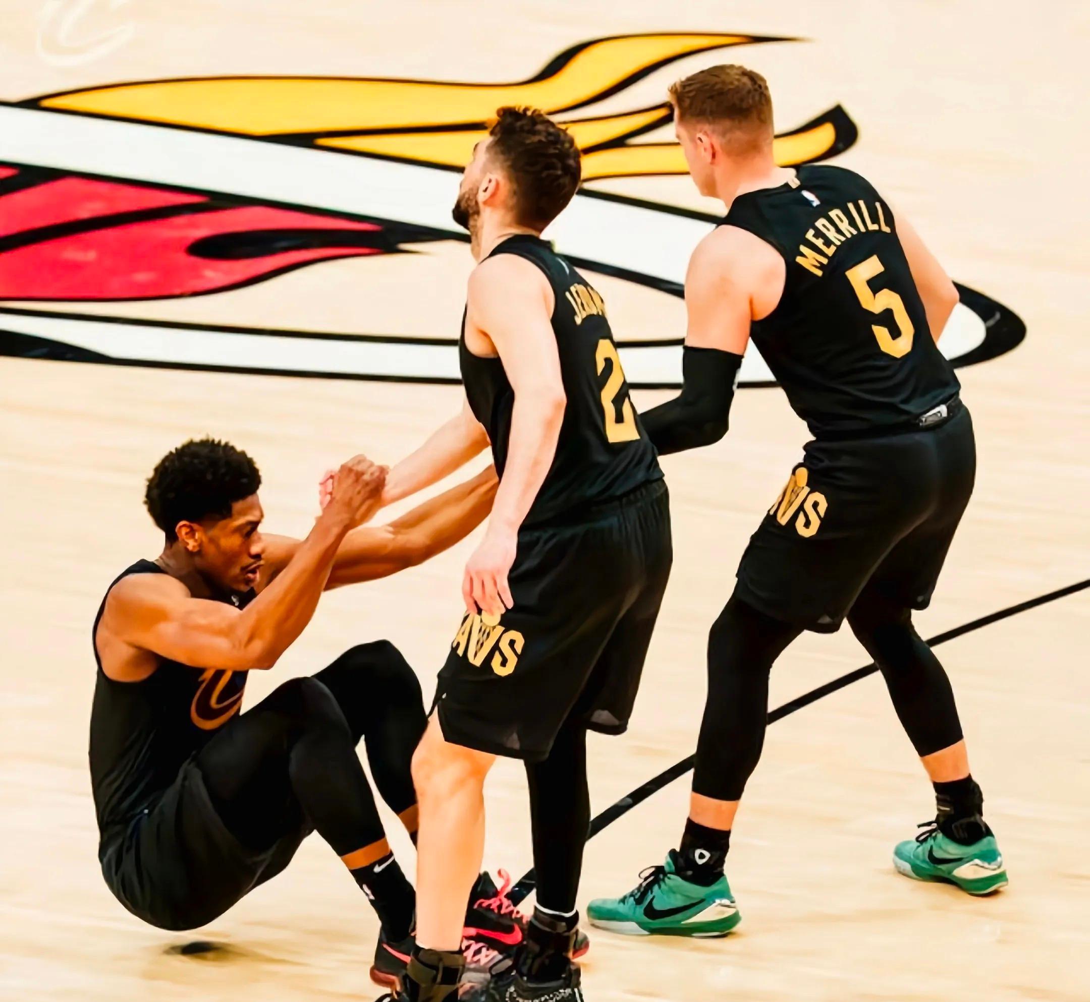 包含热火B队强势勇士B队,拉文统治全场的词条 包含热火B队强势勇士B队,拉文统治全场的词条