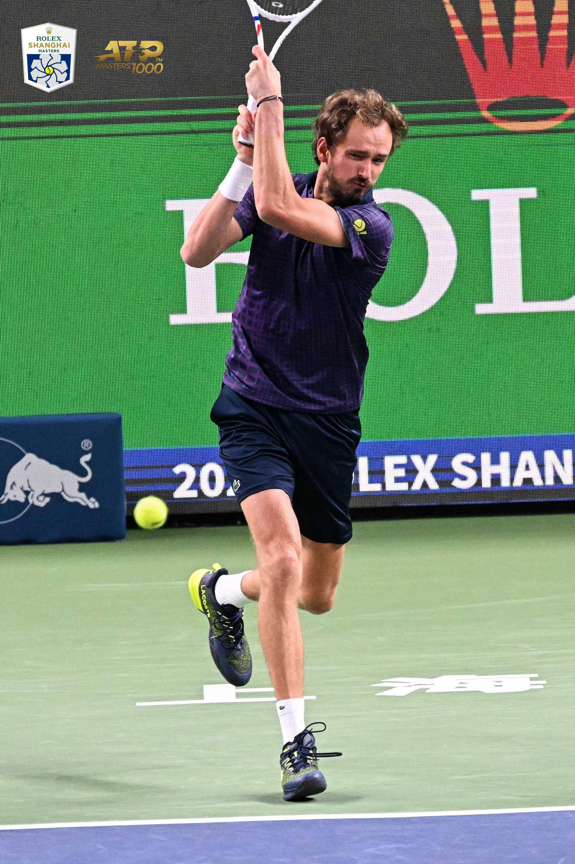 世界网球队鏖战日本网球队,梅德韦杰夫完成帽子戏法 世界网球队鏖战日本网球队,梅德韦杰夫完成帽子戏法