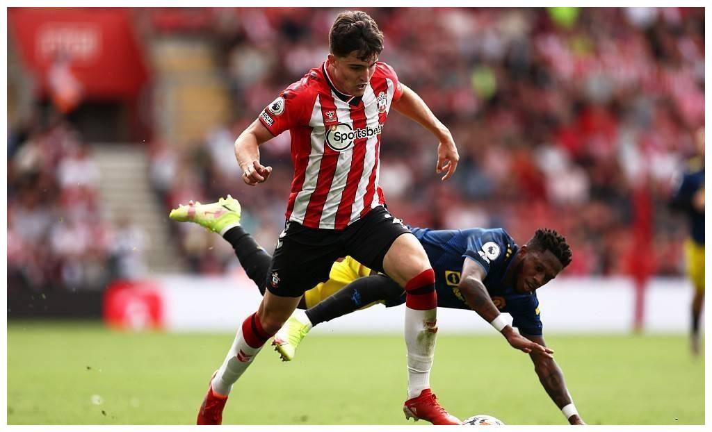 尼斯主场落败,连续两轮遭遇失利形势不妙 尼斯主场落败,连续两轮遭遇失利形势不妙