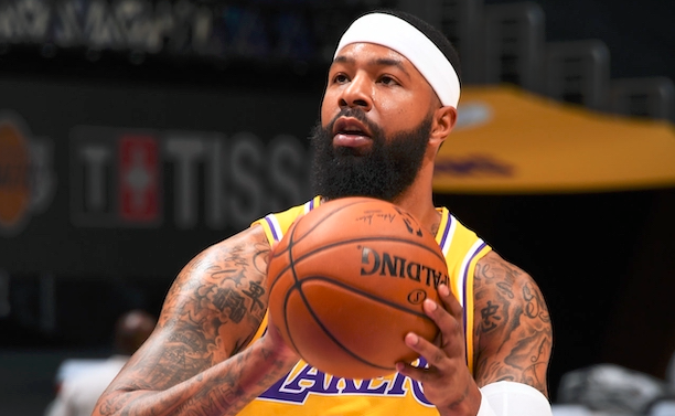 关于球队老将撑起半边天,迎接连胜好局的信息 关于球队老将撑起半边天,迎接连胜好局的信息