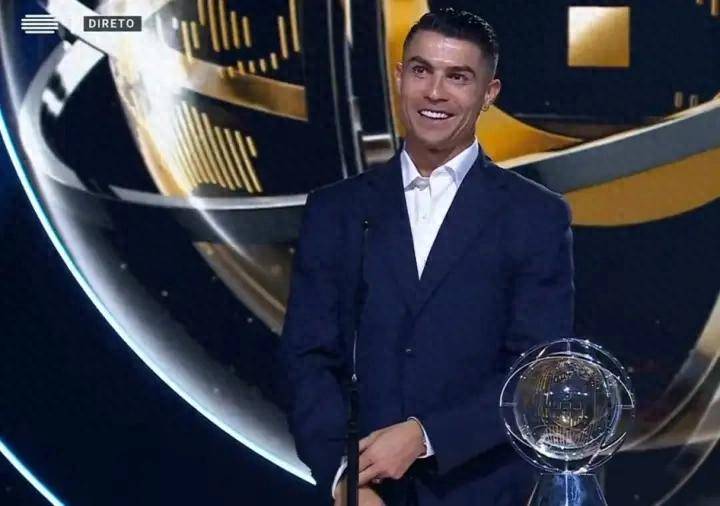 葡萄牙前锋获得最佳球员奖项,实力备受称赞的简单介绍 葡萄牙前锋获得最佳球员奖项,实力备受称赞的简单介绍