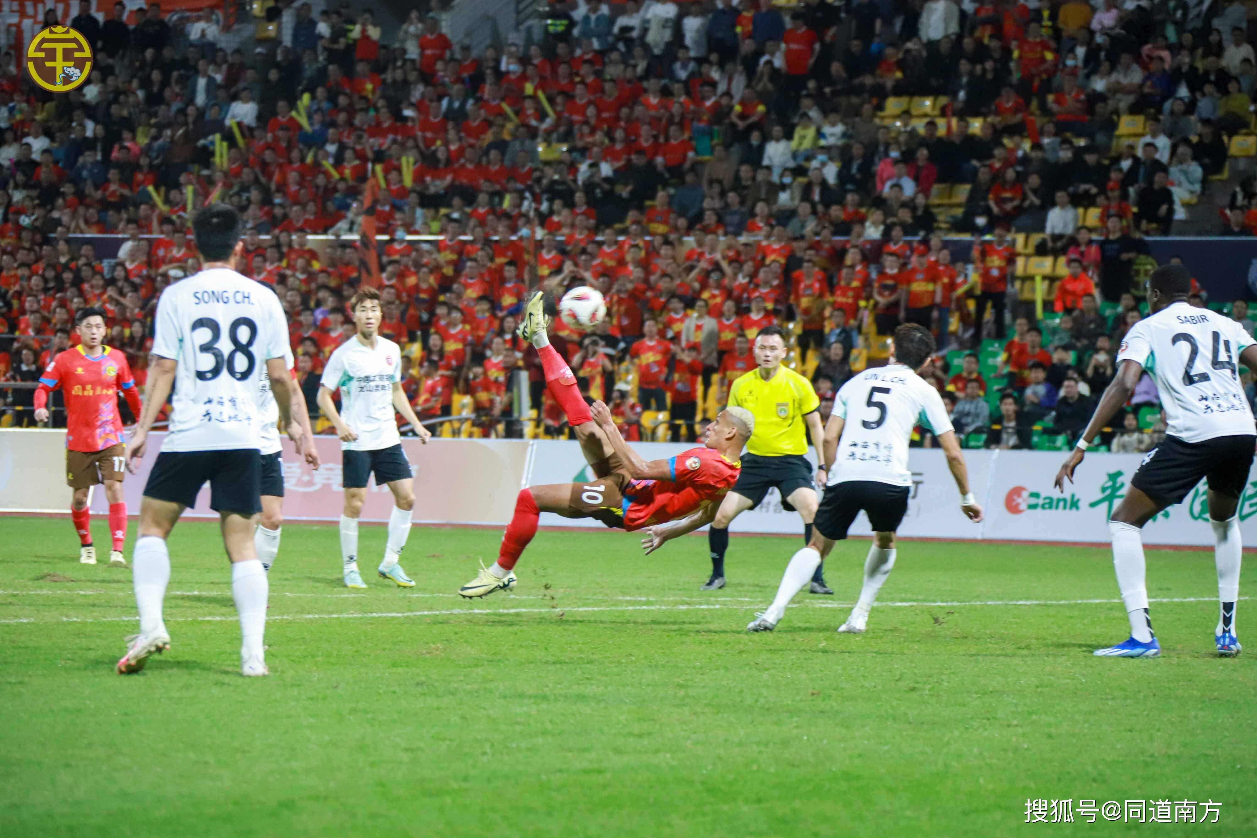 关于精彩足球赛事汇聚,观众热情高涨的信息 关于精彩足球赛事汇聚,观众热情高涨的信息