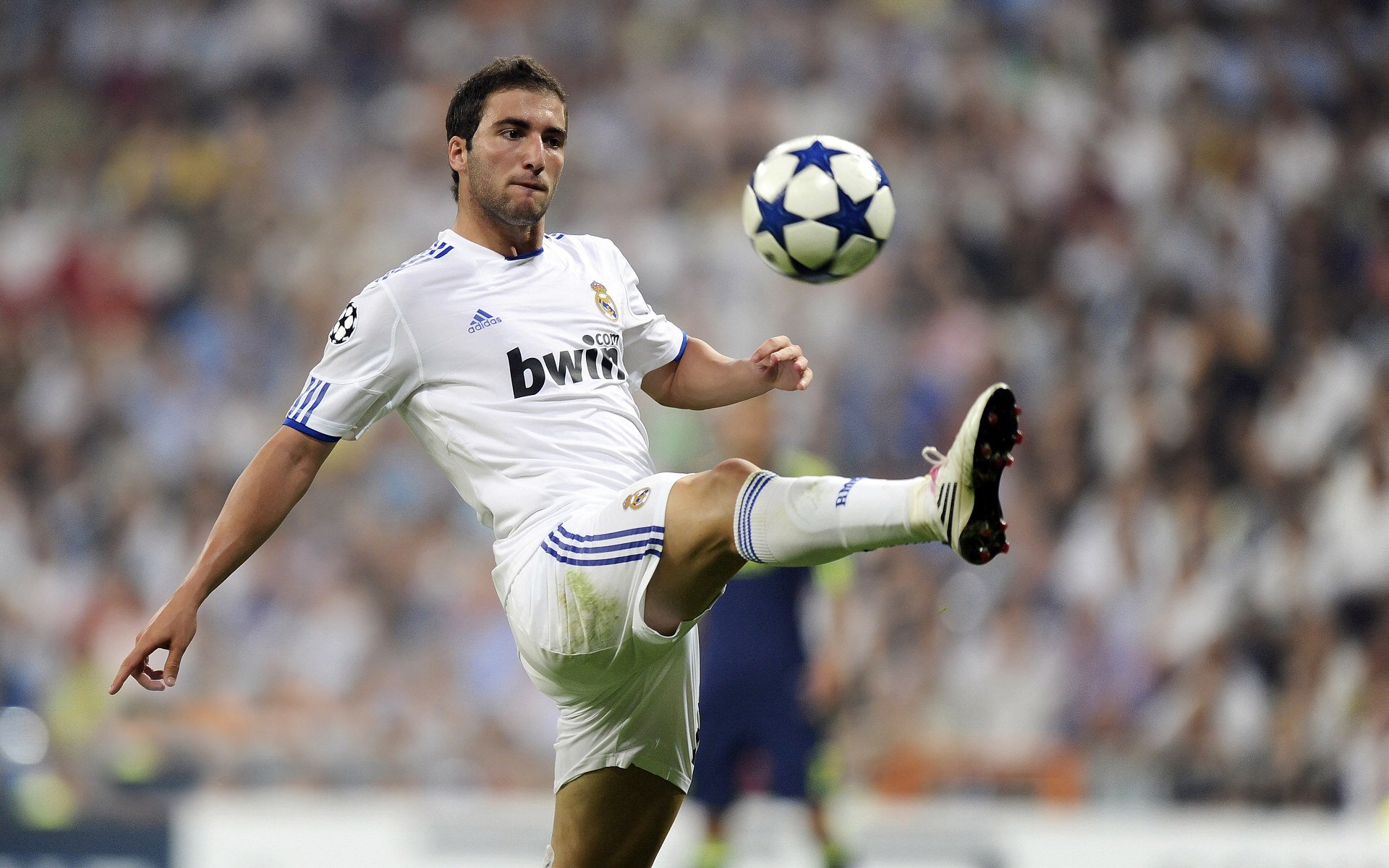 从巴斯托尼到圣地亚哥，当防守艺术遇见南美末节风暴