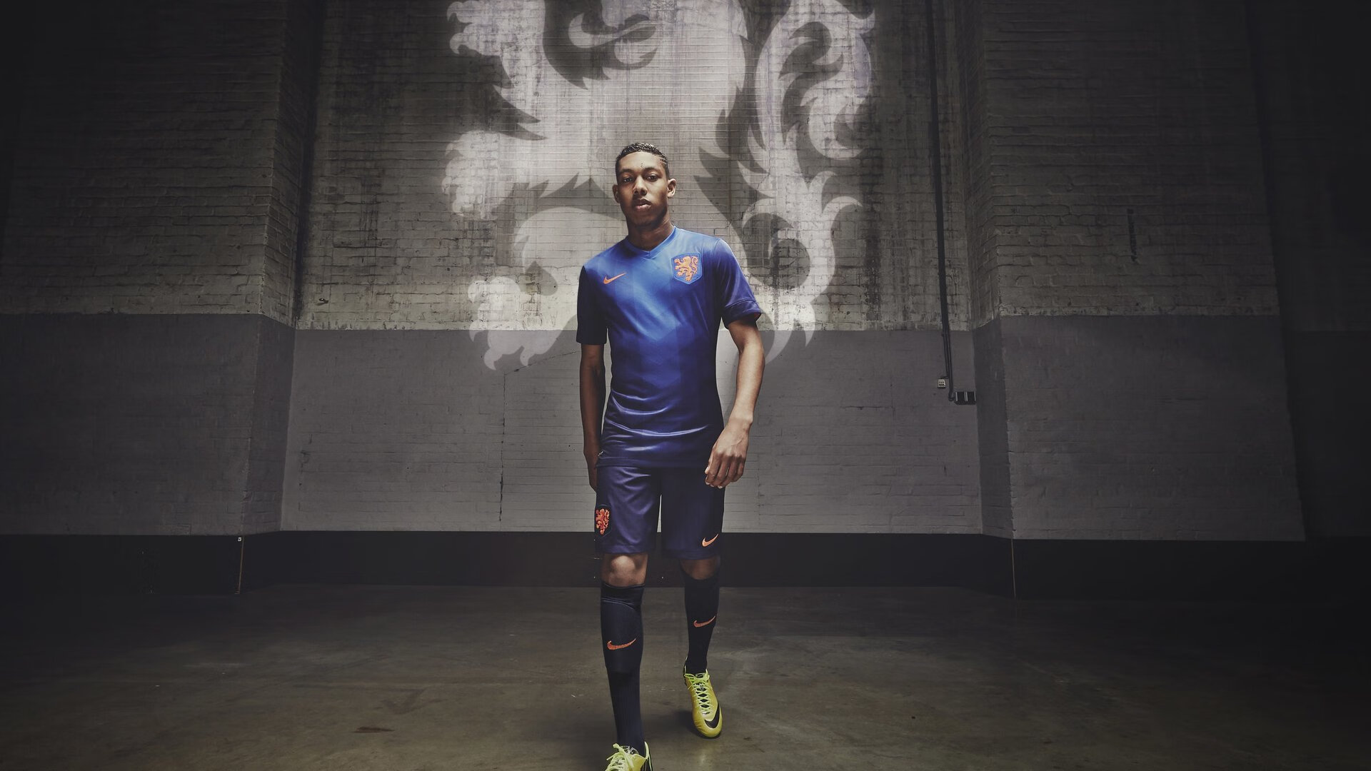 F1新赛季揭幕战焦点战，挪威新星闪耀，尼日利亚车队策略完胜