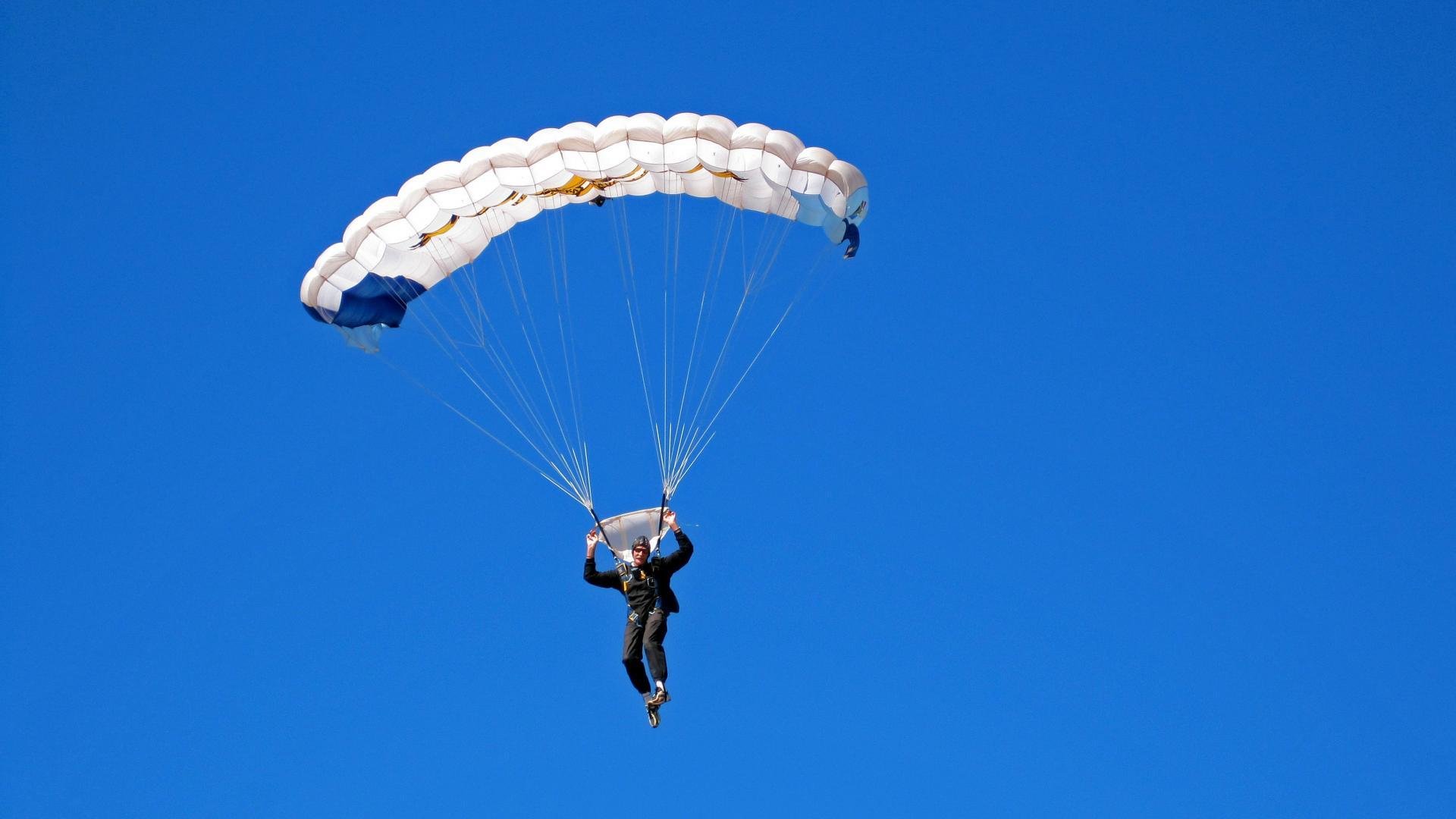 范弗利特全场最佳无争议，黄蜂强势拿下骑士